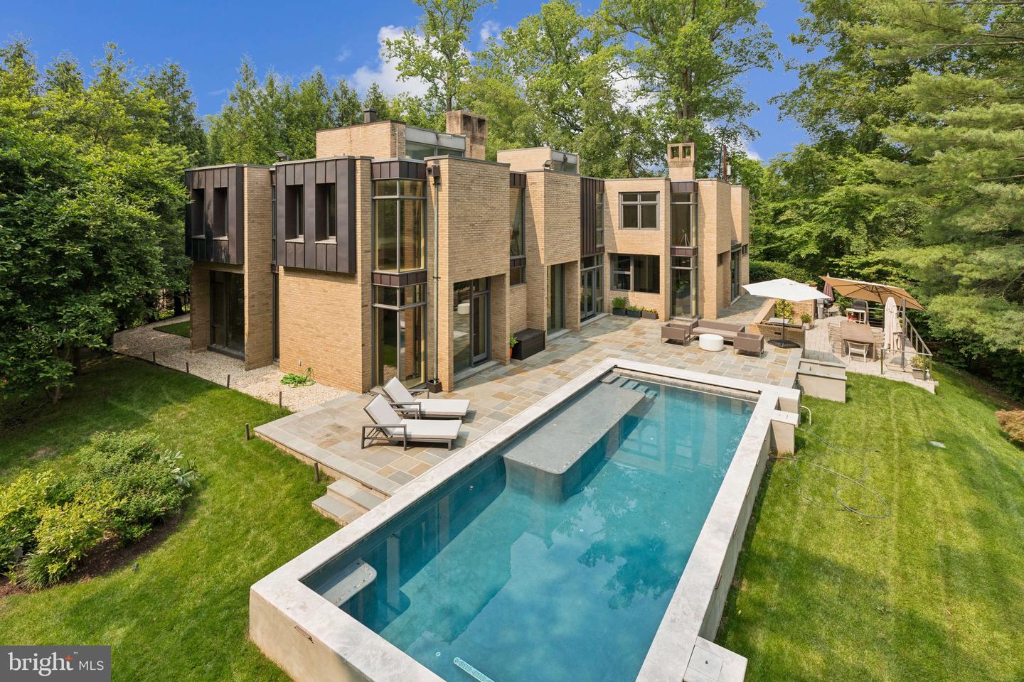 400 CHAIN BRIDGE, MCLEAN, Virginia 22101, 5 Bedrooms Bedrooms, ,4 BathroomsBathrooms,Residential,For sale,400 CHAIN BRIDGE,VAAR2058734 MLS # VAAR2058734