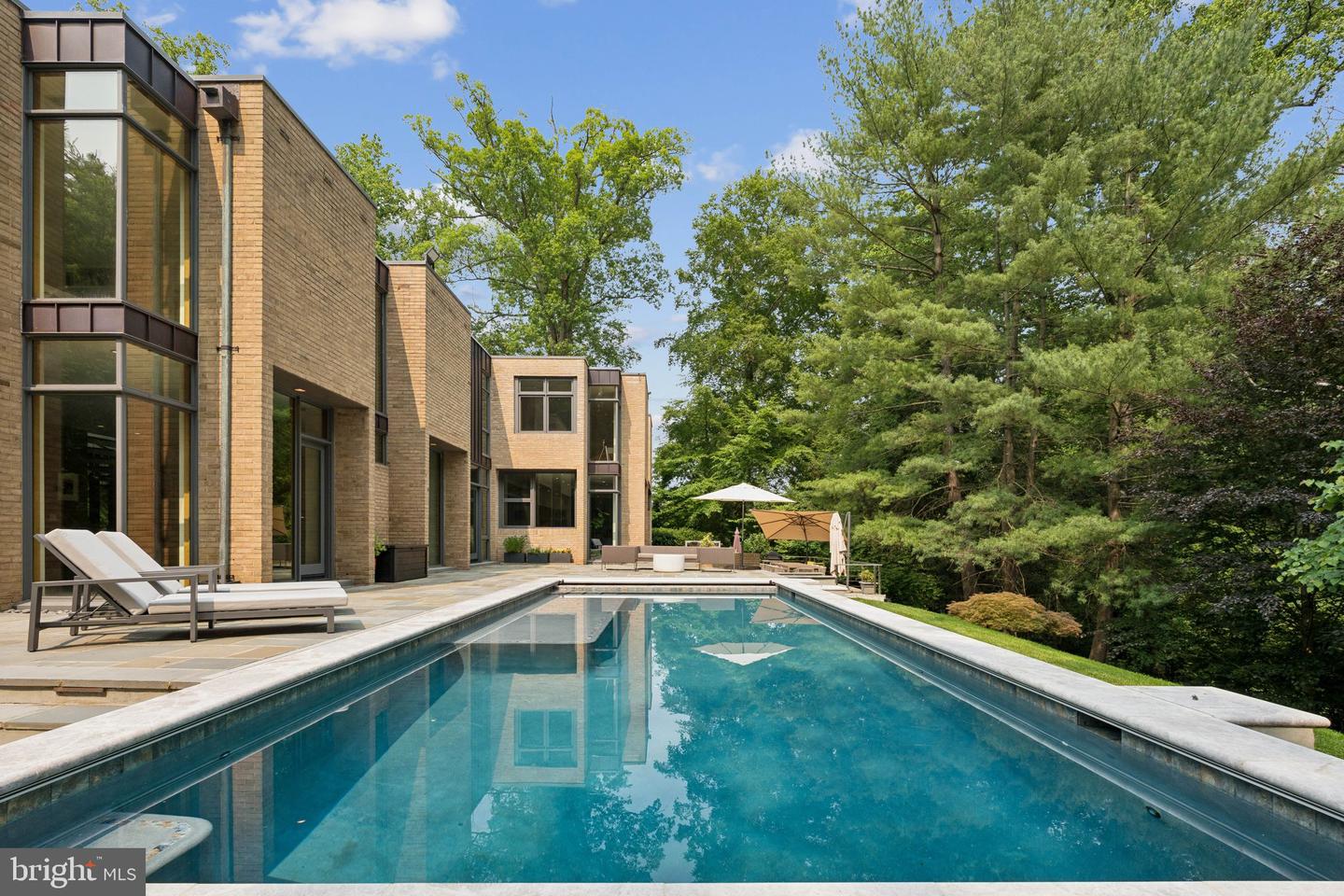 400 CHAIN BRIDGE, MCLEAN, Virginia 22101, 5 Bedrooms Bedrooms, ,4 BathroomsBathrooms,Residential,For sale,400 CHAIN BRIDGE,VAAR2058734 MLS # VAAR2058734