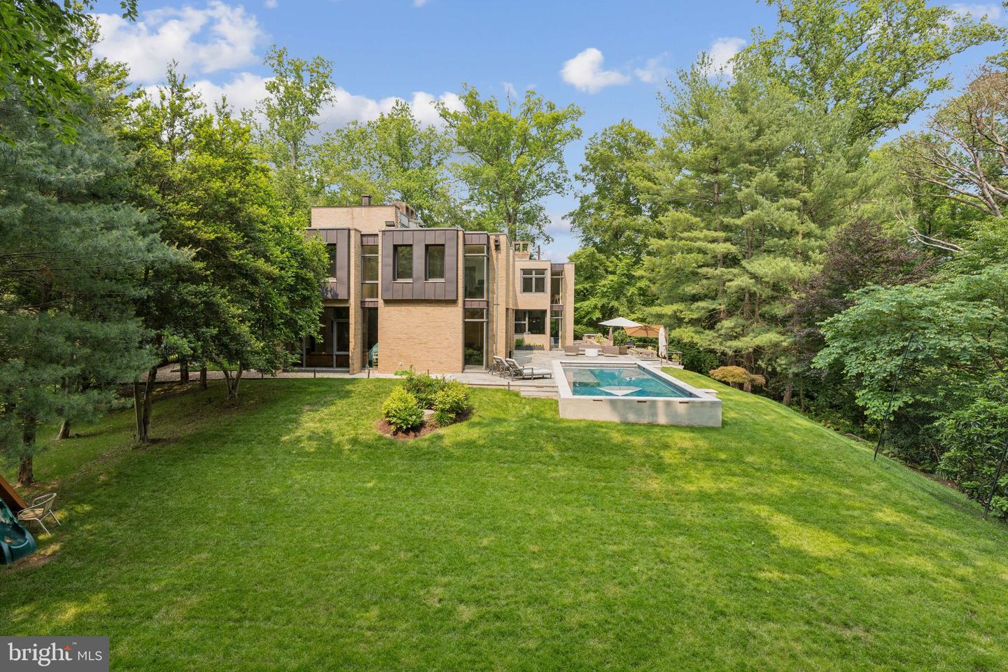 400 CHAIN BRIDGE, MCLEAN, Virginia 22101, 5 Bedrooms Bedrooms, ,4 BathroomsBathrooms,Residential,For sale,400 CHAIN BRIDGE,VAAR2058734 MLS # VAAR2058734