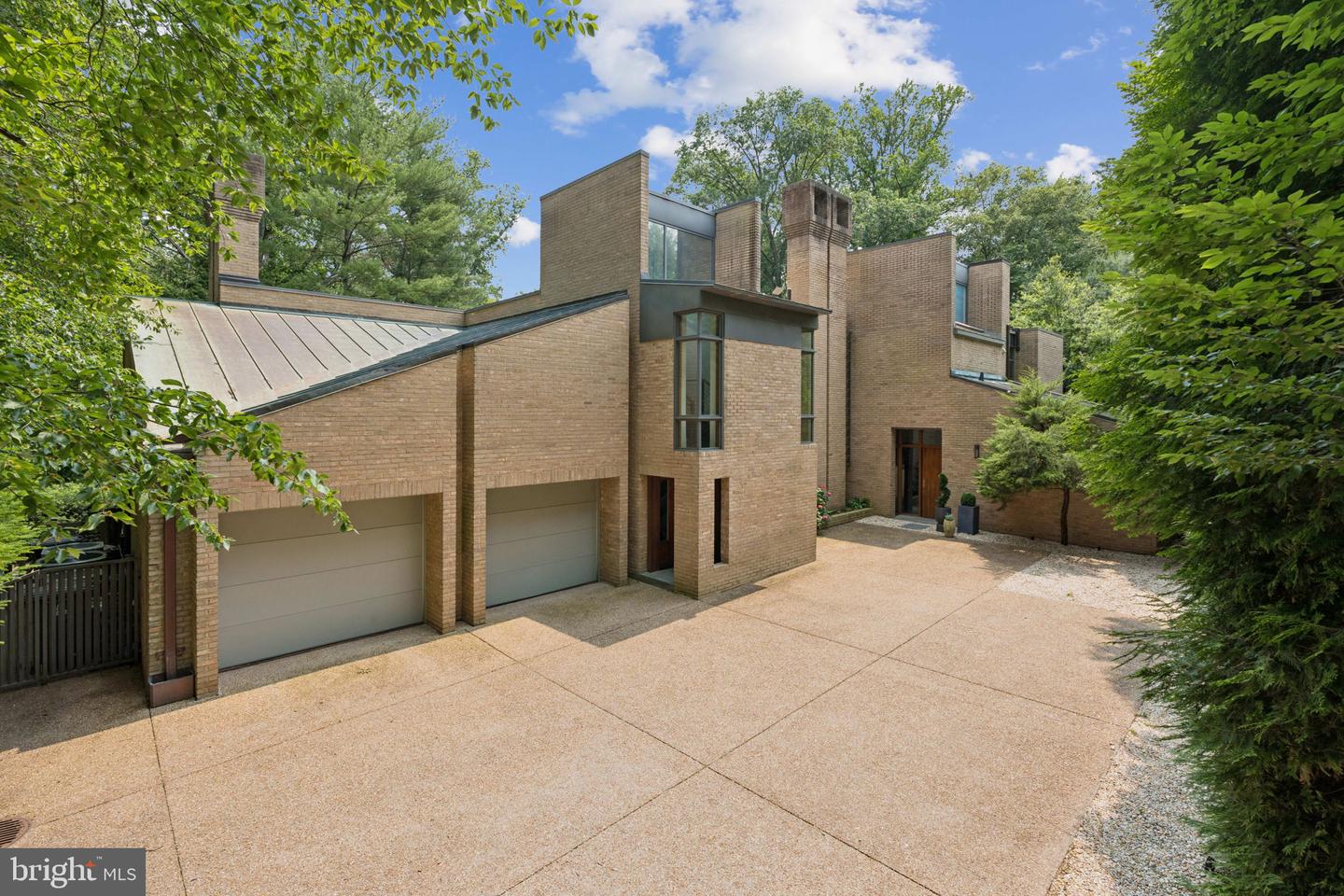 400 CHAIN BRIDGE, MCLEAN, Virginia 22101, 5 Bedrooms Bedrooms, ,4 BathroomsBathrooms,Residential,For sale,400 CHAIN BRIDGE,VAAR2058734 MLS # VAAR2058734