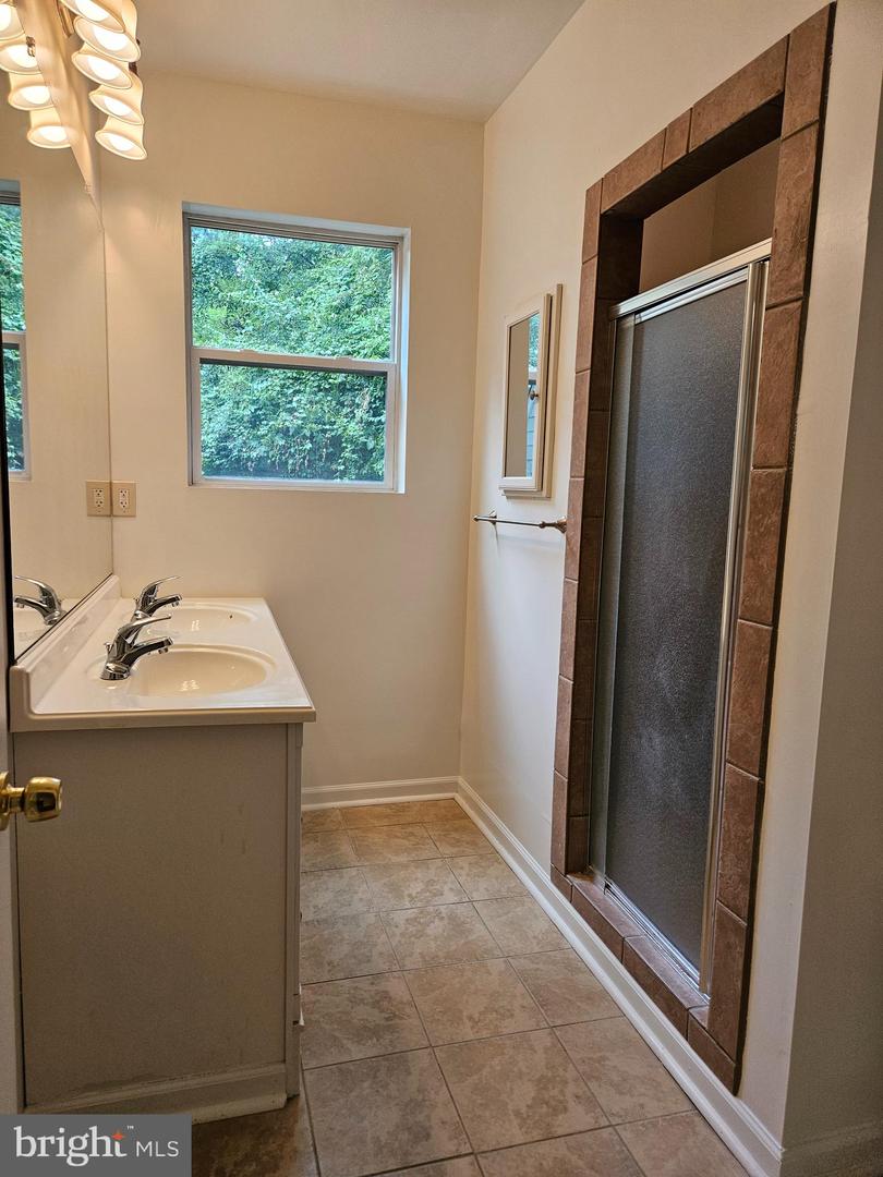 2914 HUNTER RD, FAIRFAX, Virginia 22031, 5 Bedrooms Bedrooms, ,4 BathroomsBathrooms,Residential,For sale,2914 HUNTER RD,VAFX2248004 MLS # VAFX2248004
