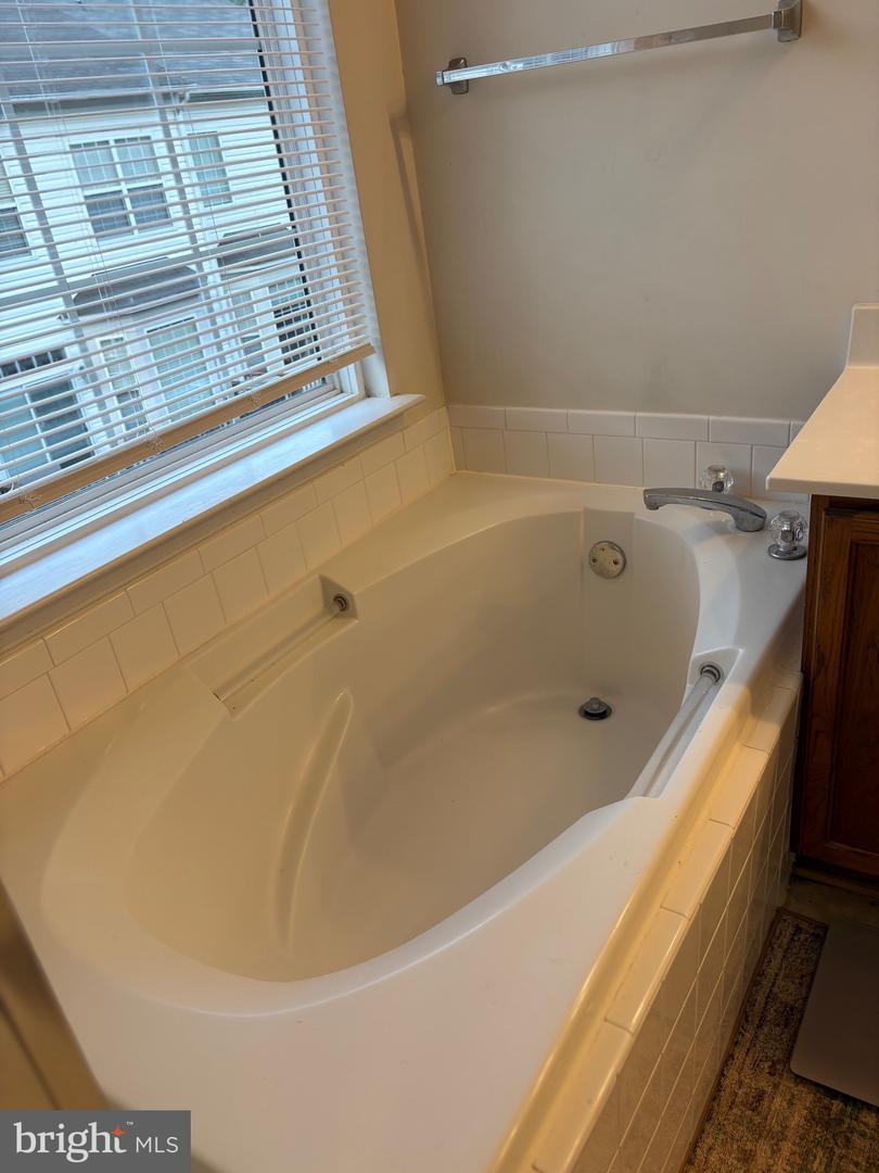 2340 HUNTINGTON STATION CT, ALEXANDRIA, Virginia 22303, 3 Bedrooms Bedrooms, ,2 BathroomsBathrooms,Residential,For sale,2340 HUNTINGTON STATION CT,VAFX2250542 MLS # VAFX2250542