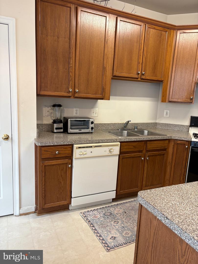2340 HUNTINGTON STATION CT, ALEXANDRIA, Virginia 22303, 3 Bedrooms Bedrooms, ,2 BathroomsBathrooms,Residential,For sale,2340 HUNTINGTON STATION CT,VAFX2250542 MLS # VAFX2250542