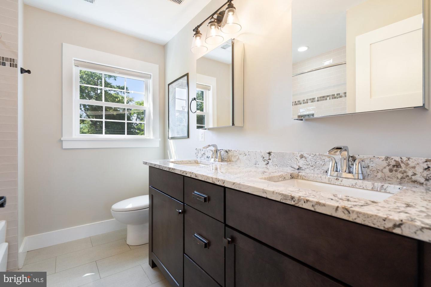123 HICKORY CIR SW, VIENNA, Virginia 22180, 6 Bedrooms Bedrooms, ,4 BathroomsBathrooms,Residential,For sale,123 HICKORY CIR SW,VAFX2250998 MLS # VAFX2250998