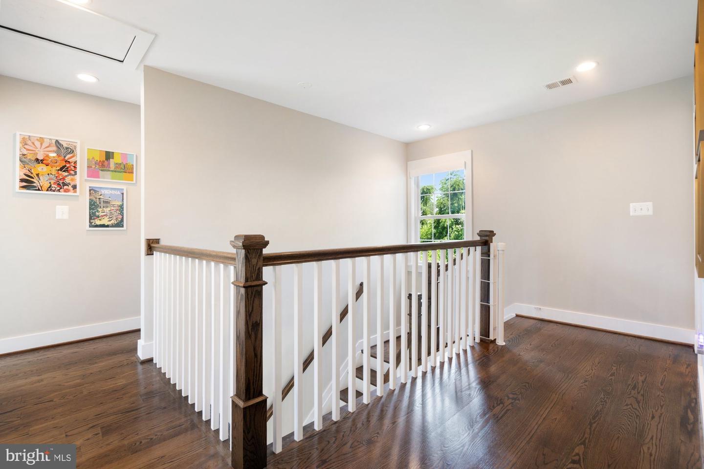 123 HICKORY CIR SW, VIENNA, Virginia 22180, 6 Bedrooms Bedrooms, ,4 BathroomsBathrooms,Residential,For sale,123 HICKORY CIR SW,VAFX2250998 MLS # VAFX2250998