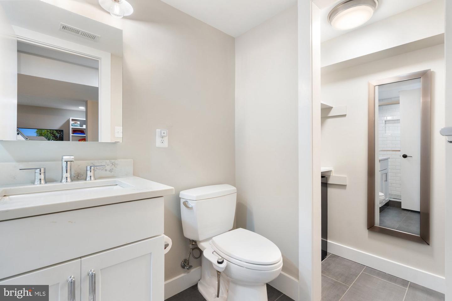 123 HICKORY CIR SW, VIENNA, Virginia 22180, 6 Bedrooms Bedrooms, ,4 BathroomsBathrooms,Residential,For sale,123 HICKORY CIR SW,VAFX2250998 MLS # VAFX2250998