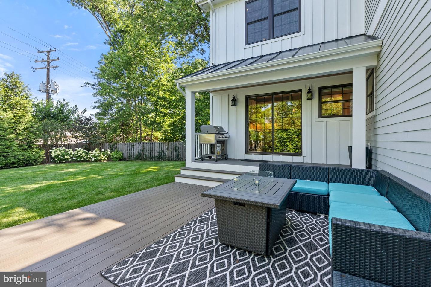 123 HICKORY CIR SW, VIENNA, Virginia 22180, 6 Bedrooms Bedrooms, ,4 BathroomsBathrooms,Residential,For sale,123 HICKORY CIR SW,VAFX2250998 MLS # VAFX2250998