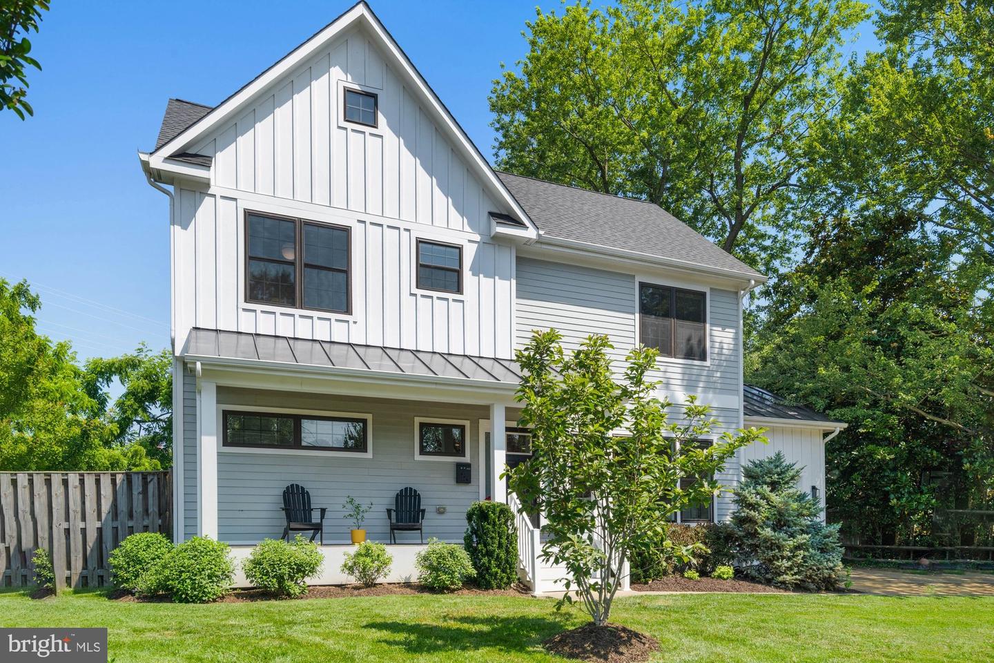 123 HICKORY CIR SW, VIENNA, Virginia 22180, 6 Bedrooms Bedrooms, ,4 BathroomsBathrooms,Residential,For sale,123 HICKORY CIR SW,VAFX2250998 MLS # VAFX2250998