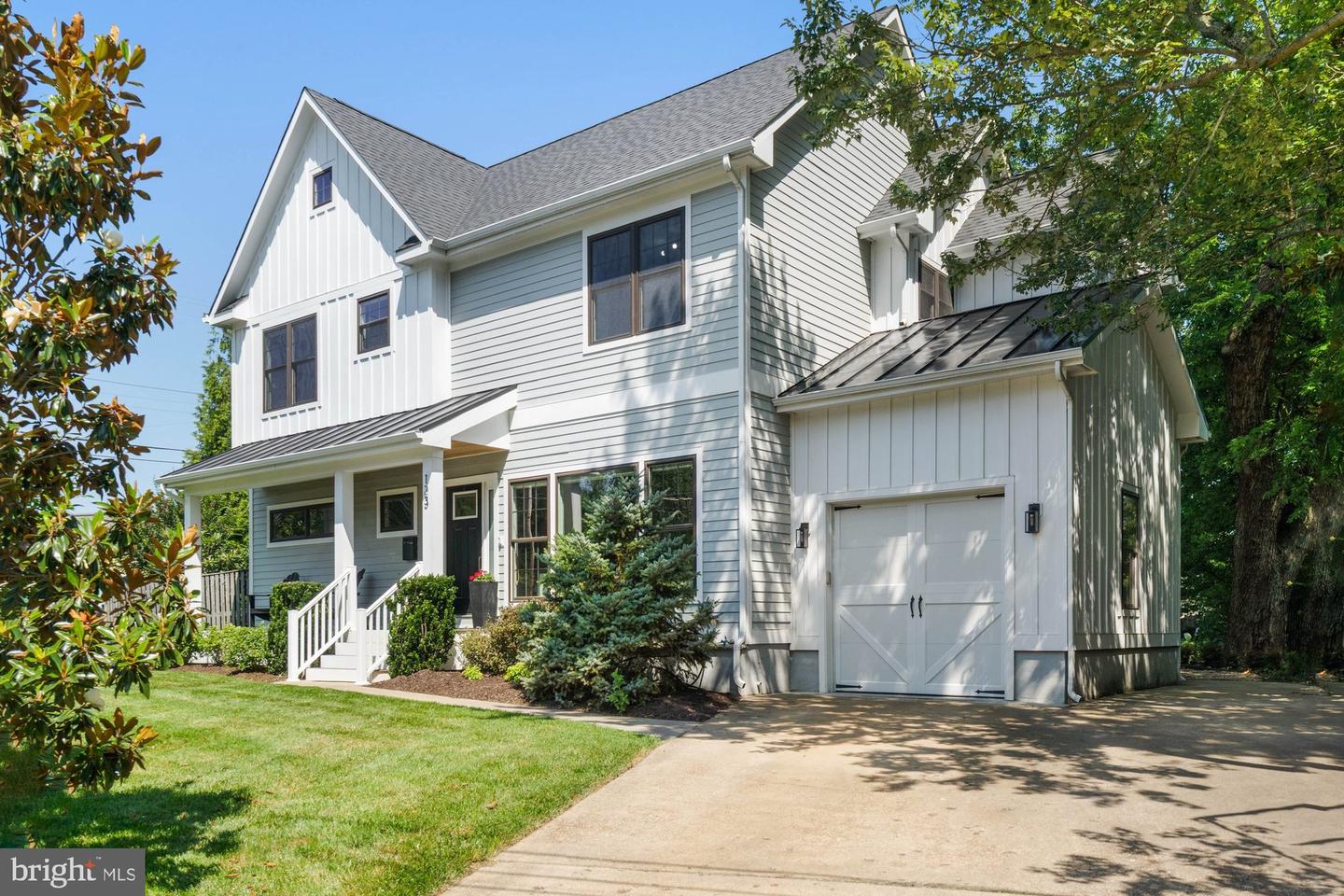 123 HICKORY CIR SW, VIENNA, Virginia 22180, 6 Bedrooms Bedrooms, ,4 BathroomsBathrooms,Residential,For sale,123 HICKORY CIR SW,VAFX2250998 MLS # VAFX2250998