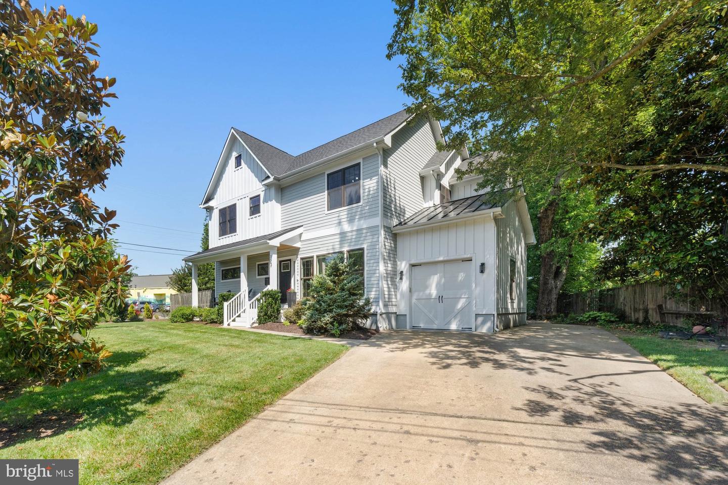 123 HICKORY CIR SW, VIENNA, Virginia 22180, 6 Bedrooms Bedrooms, ,4 BathroomsBathrooms,Residential,For sale,123 HICKORY CIR SW,VAFX2250998 MLS # VAFX2250998