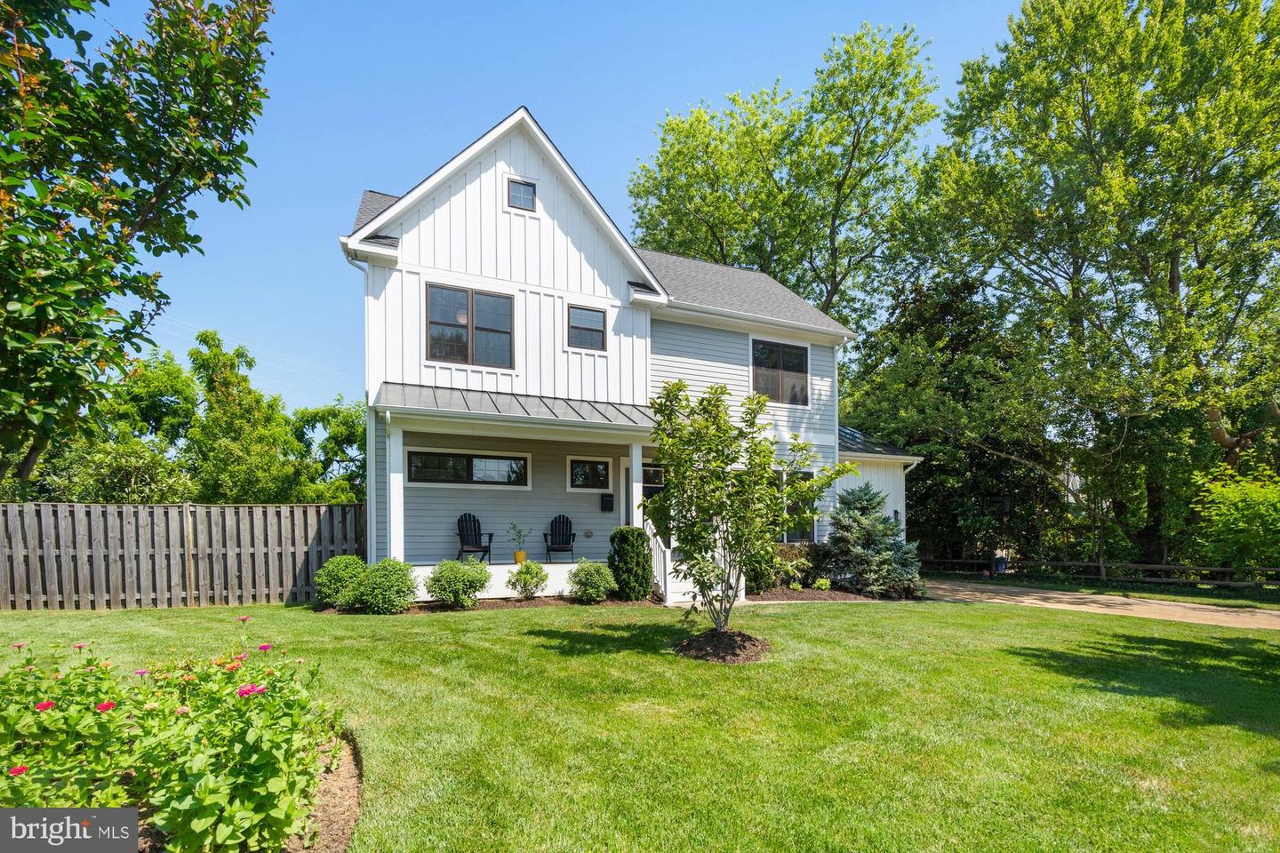 123 HICKORY CIR SW, VIENNA, Virginia 22180, 6 Bedrooms Bedrooms, ,4 BathroomsBathrooms,Residential,For sale,123 HICKORY CIR SW,VAFX2250998 MLS # VAFX2250998