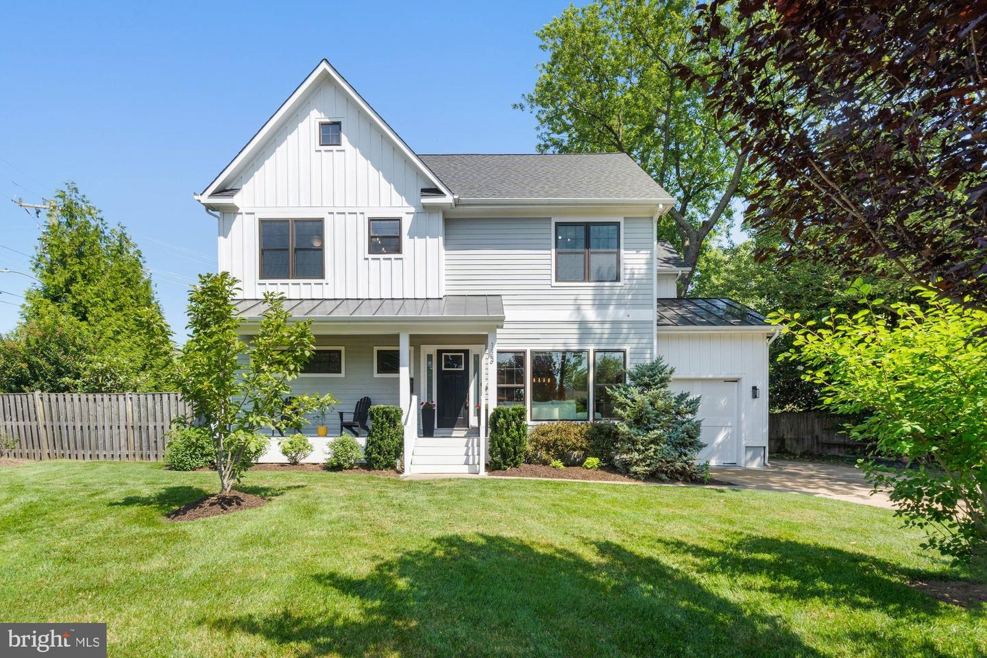 123 HICKORY CIR SW, VIENNA, Virginia 22180, 6 Bedrooms Bedrooms, ,4 BathroomsBathrooms,Residential,For sale,123 HICKORY CIR SW,VAFX2250998 MLS # VAFX2250998