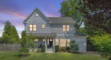 123 HICKORY CIR SW, VIENNA, Virginia 22180, 6 Bedrooms Bedrooms, ,4 BathroomsBathrooms,Residential,For sale,123 HICKORY CIR SW,VAFX2250998 MLS # VAFX2250998