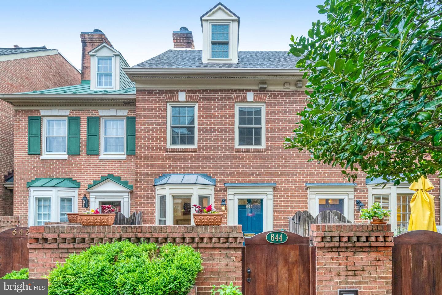 644 S COLUMBUS ST, ALEXANDRIA, Virginia 22314, 2 Bedrooms Bedrooms, ,2 BathroomsBathrooms,Residential,For sale,644 S COLUMBUS ST,VAAX2047046 MLS # VAAX2047046