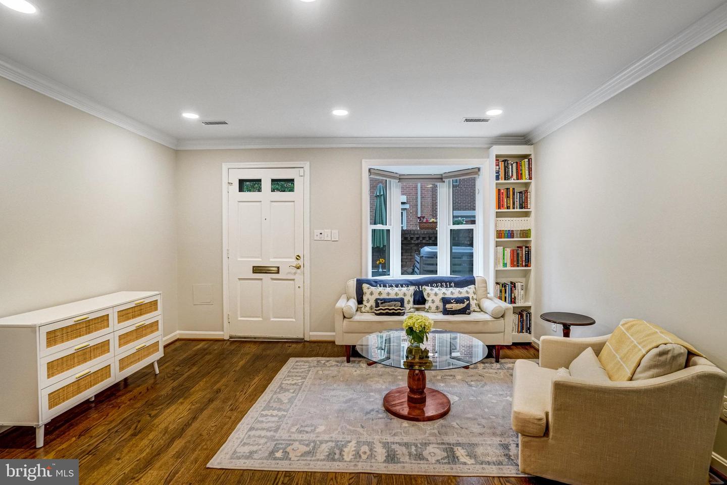 644 S COLUMBUS ST, ALEXANDRIA, Virginia 22314, 2 Bedrooms Bedrooms, ,2 BathroomsBathrooms,Residential,For sale,644 S COLUMBUS ST,VAAX2047046 MLS # VAAX2047046