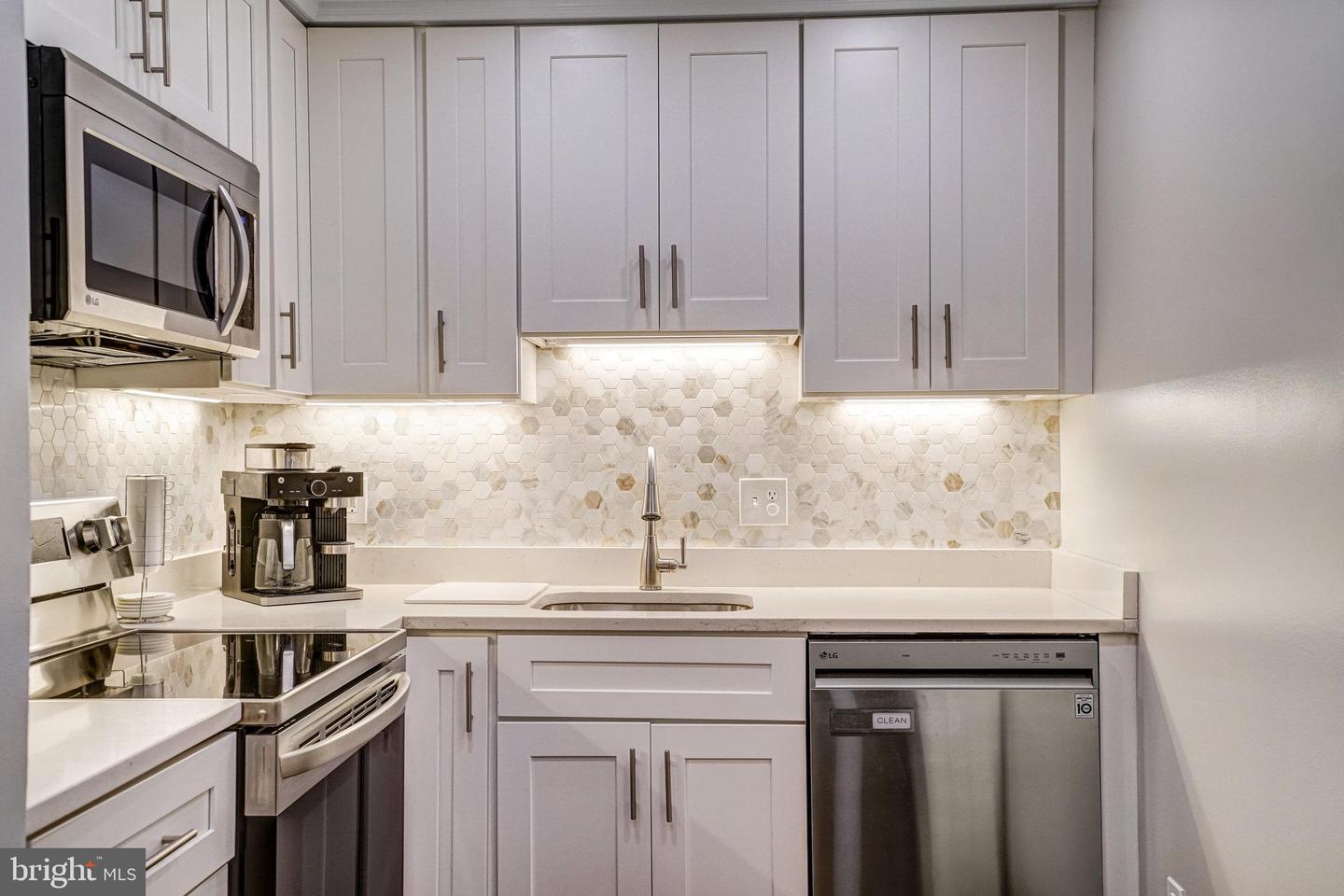 644 S COLUMBUS ST, ALEXANDRIA, Virginia 22314, 2 Bedrooms Bedrooms, ,2 BathroomsBathrooms,Residential,For sale,644 S COLUMBUS ST,VAAX2047046 MLS # VAAX2047046