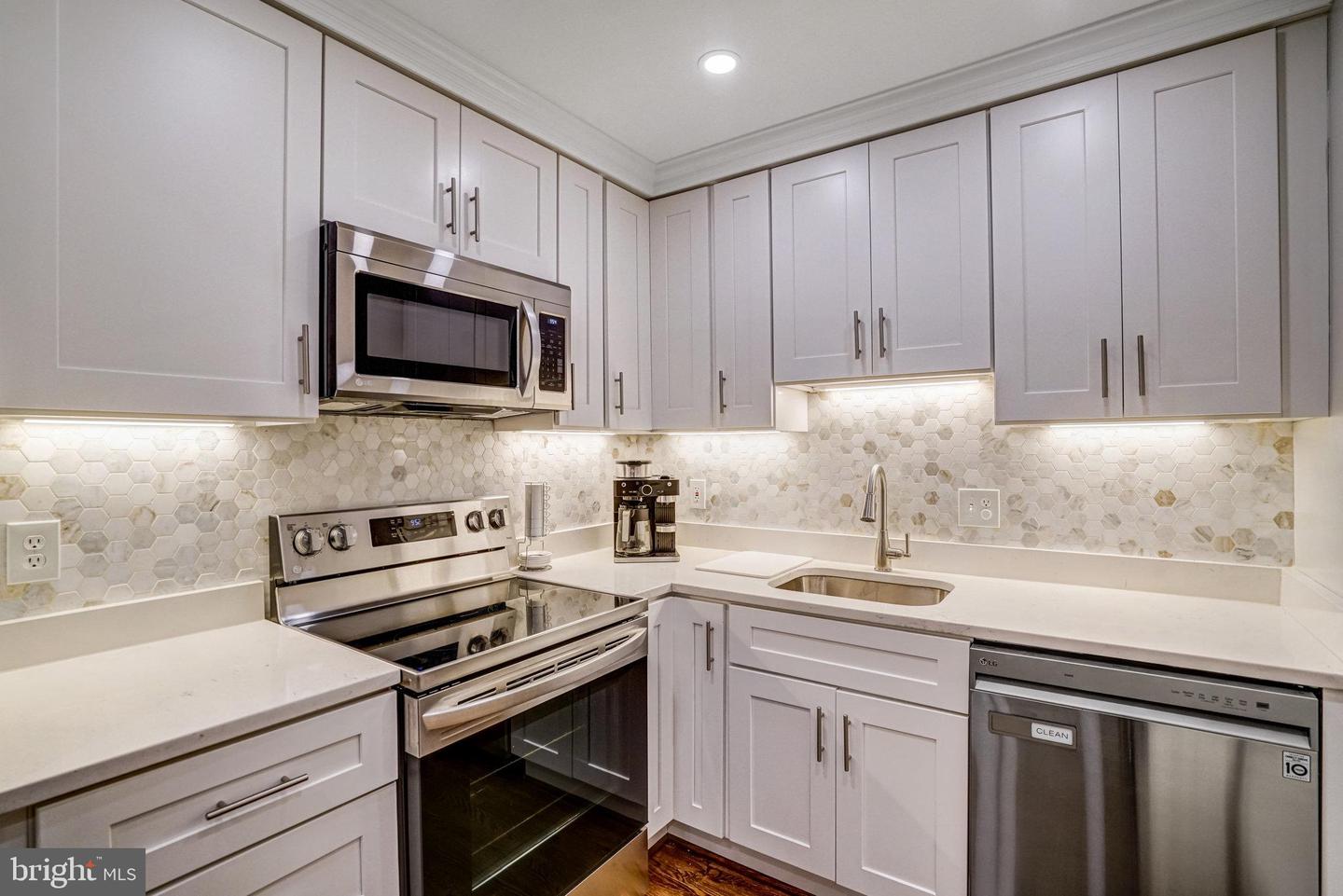644 S COLUMBUS ST, ALEXANDRIA, Virginia 22314, 2 Bedrooms Bedrooms, ,2 BathroomsBathrooms,Residential,For sale,644 S COLUMBUS ST,VAAX2047046 MLS # VAAX2047046