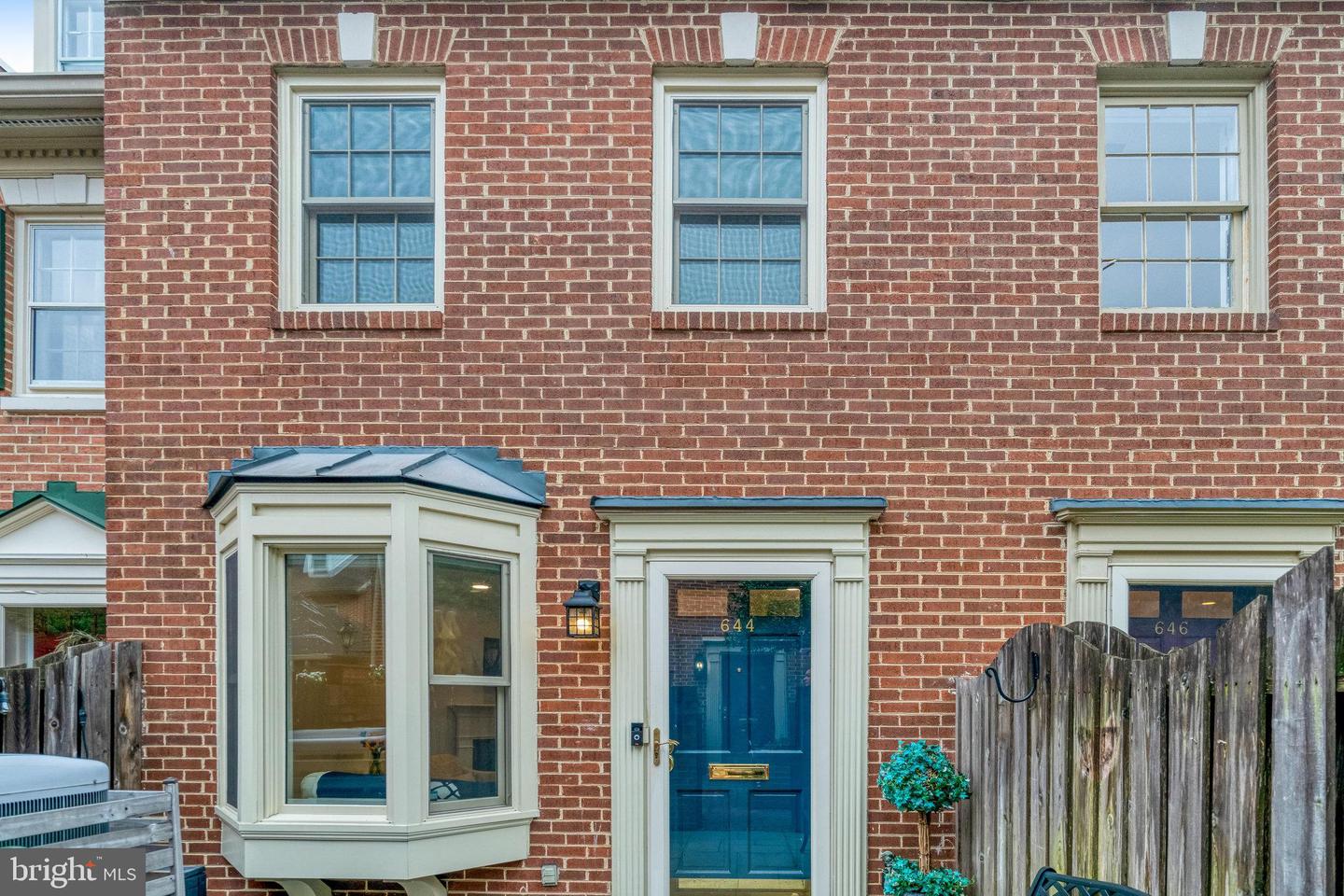 644 S COLUMBUS ST, ALEXANDRIA, Virginia 22314, 2 Bedrooms Bedrooms, ,2 BathroomsBathrooms,Residential,For sale,644 S COLUMBUS ST,VAAX2047046 MLS # VAAX2047046