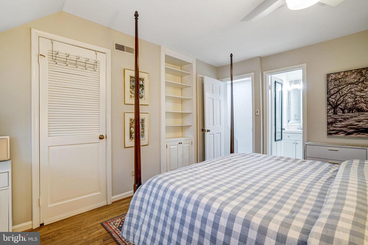 644 S COLUMBUS ST, ALEXANDRIA, Virginia 22314, 2 Bedrooms Bedrooms, ,2 BathroomsBathrooms,Residential,For sale,644 S COLUMBUS ST,VAAX2047046 MLS # VAAX2047046