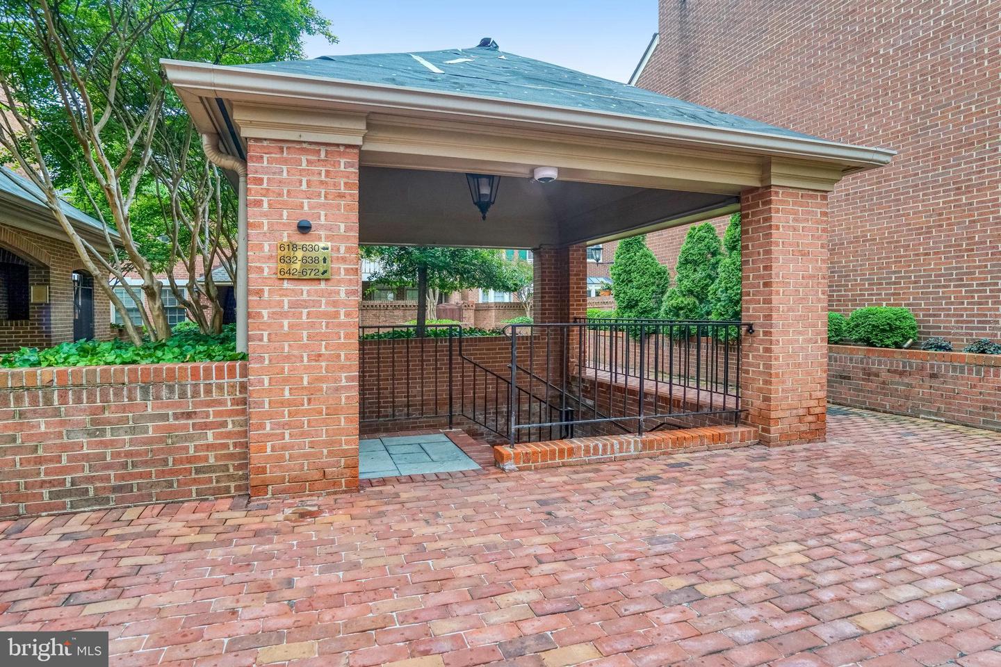 644 S COLUMBUS ST, ALEXANDRIA, Virginia 22314, 2 Bedrooms Bedrooms, ,2 BathroomsBathrooms,Residential,For sale,644 S COLUMBUS ST,VAAX2047046 MLS # VAAX2047046