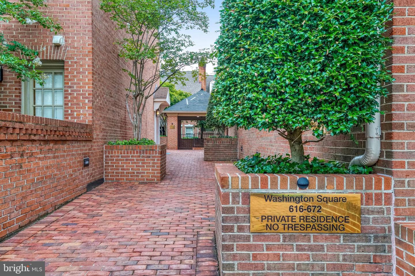 644 S COLUMBUS ST, ALEXANDRIA, Virginia 22314, 2 Bedrooms Bedrooms, ,2 BathroomsBathrooms,Residential,For sale,644 S COLUMBUS ST,VAAX2047046 MLS # VAAX2047046
