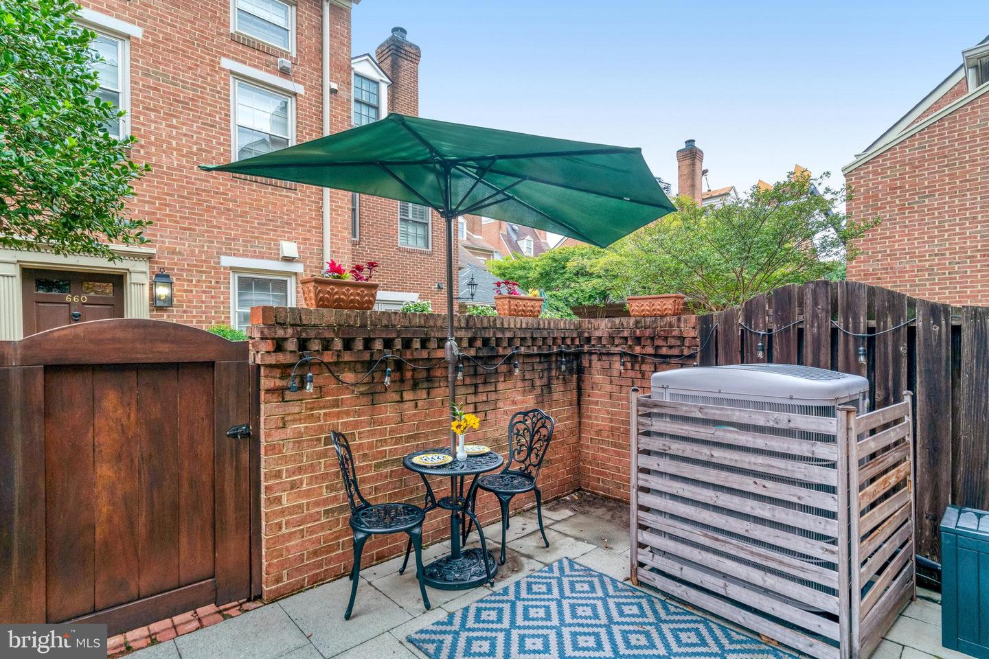 644 S COLUMBUS ST, ALEXANDRIA, Virginia 22314, 2 Bedrooms Bedrooms, ,2 BathroomsBathrooms,Residential,For sale,644 S COLUMBUS ST,VAAX2047046 MLS # VAAX2047046
