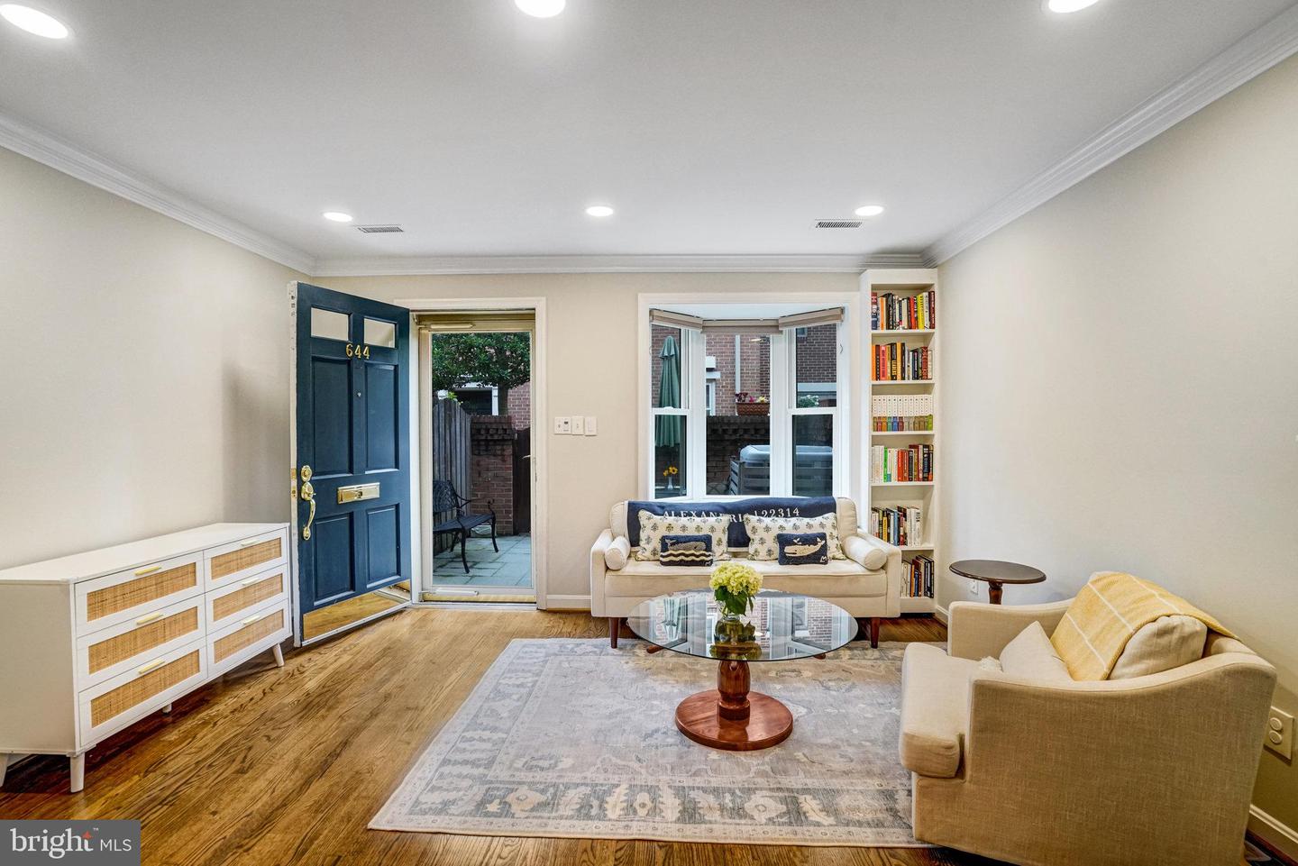 644 S COLUMBUS ST, ALEXANDRIA, Virginia 22314, 2 Bedrooms Bedrooms, ,2 BathroomsBathrooms,Residential,For sale,644 S COLUMBUS ST,VAAX2047046 MLS # VAAX2047046