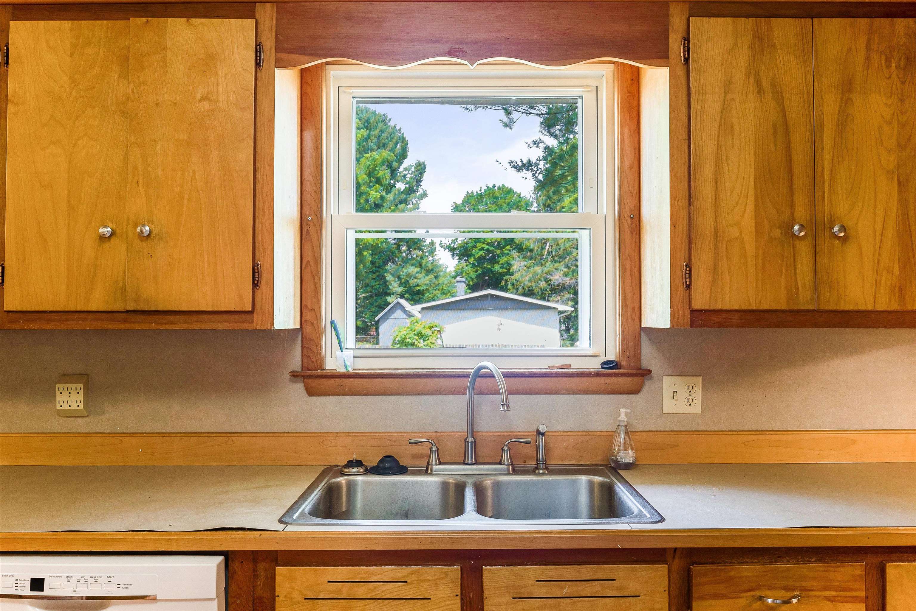 1203 DOGWOOD AVE, GROTTOES, Virginia 24441, 4 Bedrooms Bedrooms, ,2 BathroomsBathrooms,Residential,1203 DOGWOOD AVE,666312 MLS # 666312