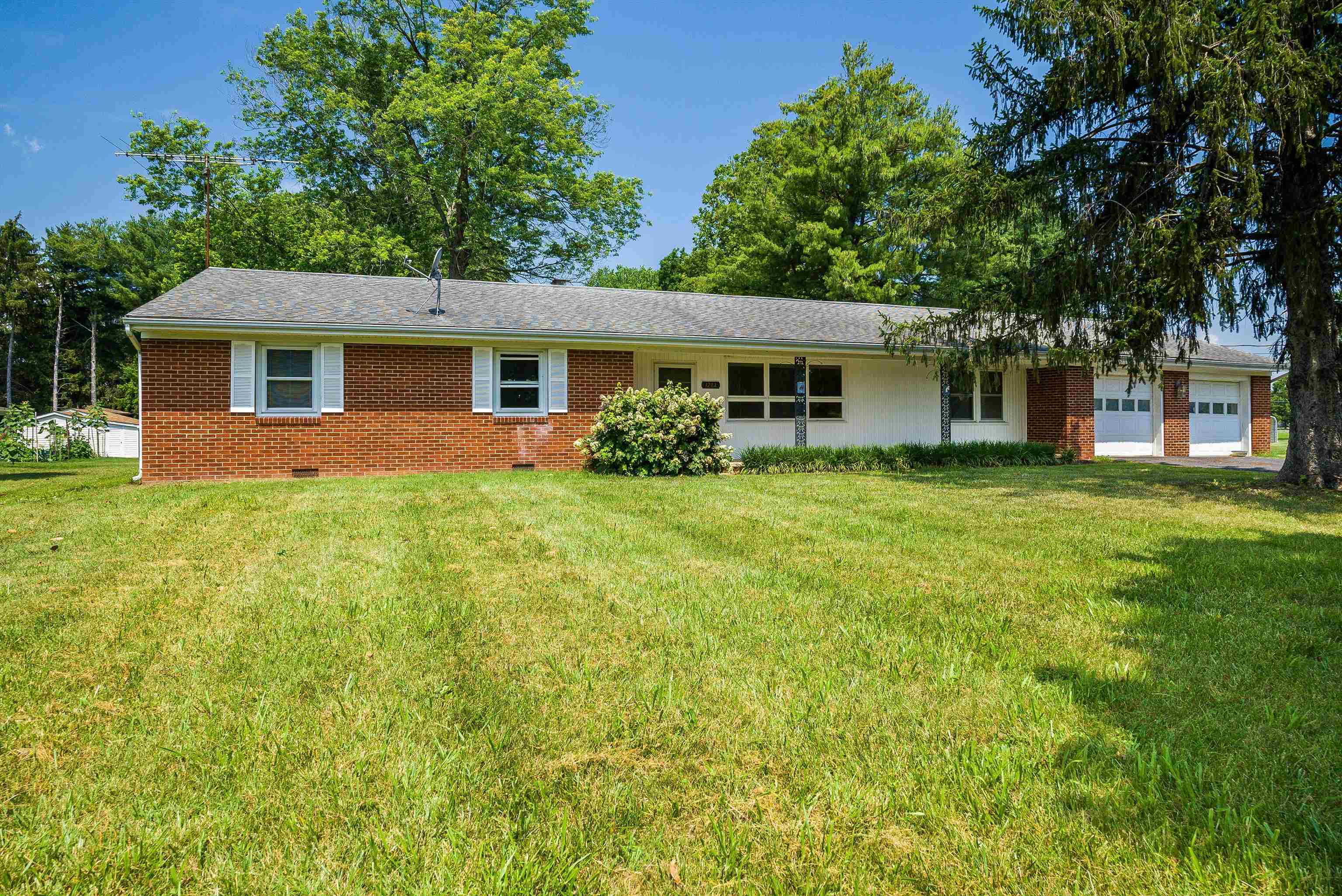 1203 DOGWOOD AVE, GROTTOES, Virginia 24441, 4 Bedrooms Bedrooms, ,2 BathroomsBathrooms,Residential,1203 DOGWOOD AVE,666312 MLS # 666312
