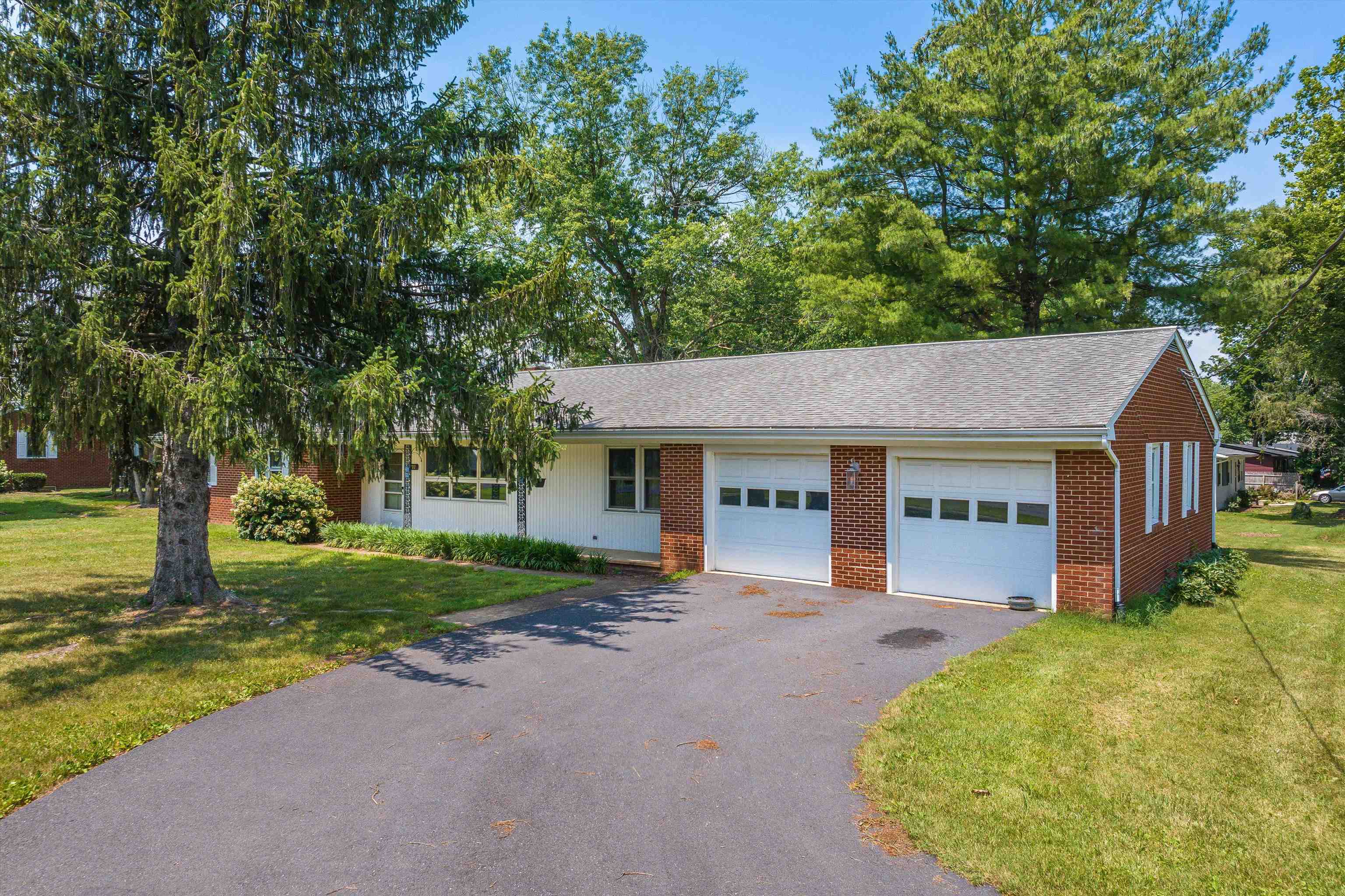 1203 DOGWOOD AVE, GROTTOES, Virginia 24441, 4 Bedrooms Bedrooms, ,2 BathroomsBathrooms,Residential,1203 DOGWOOD AVE,666312 MLS # 666312