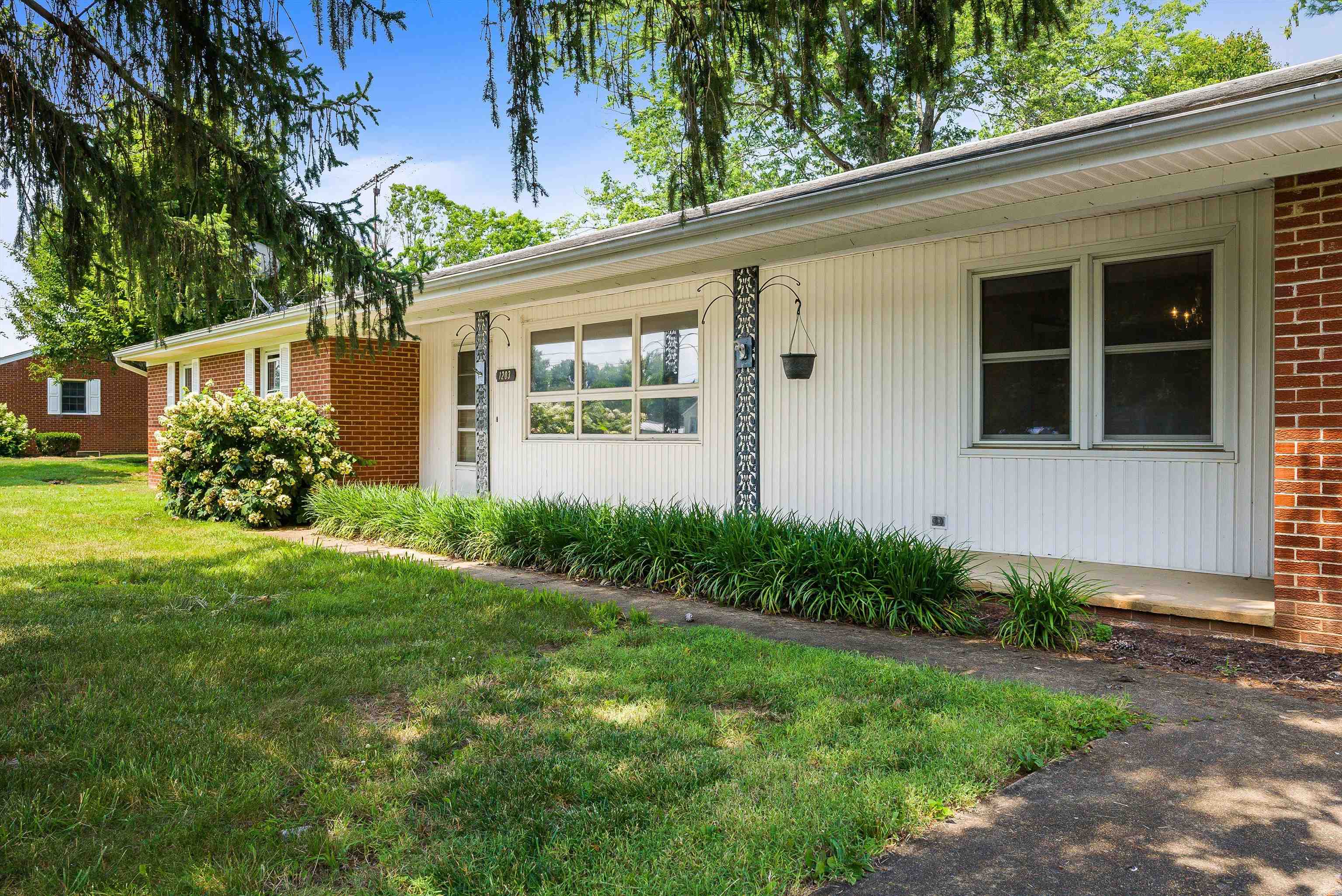 1203 DOGWOOD AVE, GROTTOES, Virginia 24441, 4 Bedrooms Bedrooms, ,2 BathroomsBathrooms,Residential,1203 DOGWOOD AVE,666312 MLS # 666312