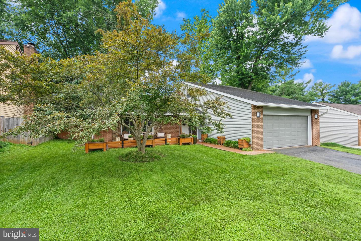 816 SUGARLAND RUN DR, STERLING, Virginia 20164, 4 Bedrooms Bedrooms, ,2 BathroomsBathrooms,Residential,For sale,816 SUGARLAND RUN DR,VALO2100070 MLS # VALO2100070