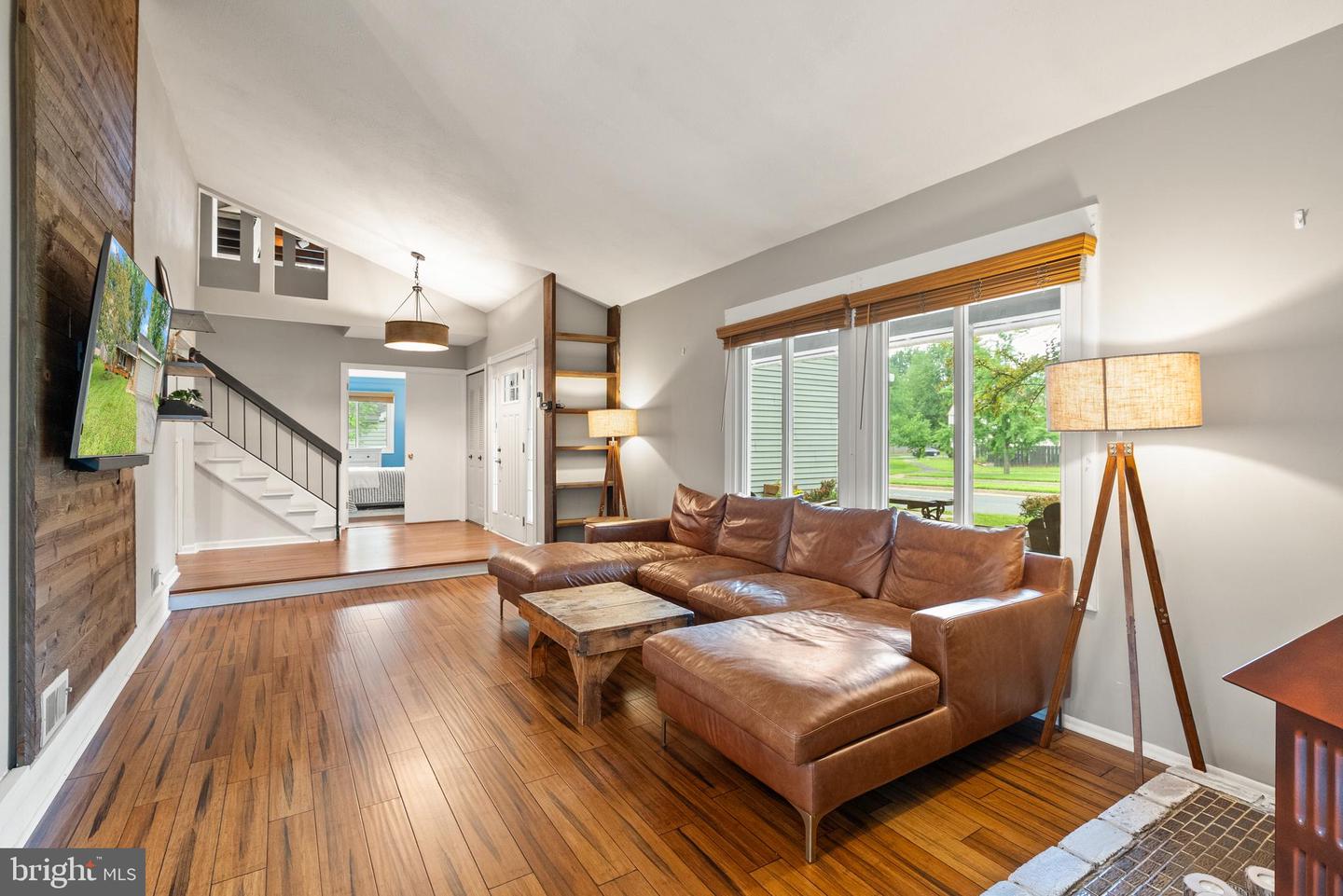 816 SUGARLAND RUN DR, STERLING, Virginia 20164, 4 Bedrooms Bedrooms, ,2 BathroomsBathrooms,Residential,For sale,816 SUGARLAND RUN DR,VALO2100070 MLS # VALO2100070