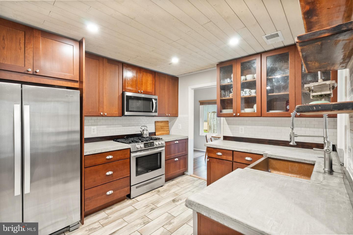 816 SUGARLAND RUN DR, STERLING, Virginia 20164, 4 Bedrooms Bedrooms, ,2 BathroomsBathrooms,Residential,For sale,816 SUGARLAND RUN DR,VALO2100070 MLS # VALO2100070