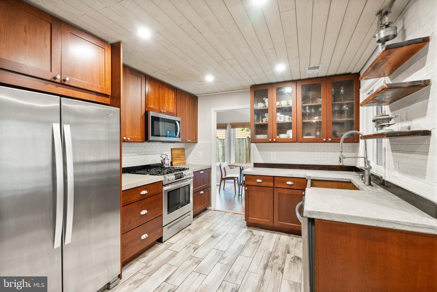816 SUGARLAND RUN DR, STERLING, Virginia 20164, 4 Bedrooms Bedrooms, ,2 BathroomsBathrooms,Residential,For sale,816 SUGARLAND RUN DR,VALO2100070 MLS # VALO2100070