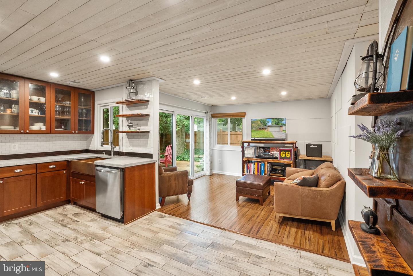 816 SUGARLAND RUN DR, STERLING, Virginia 20164, 4 Bedrooms Bedrooms, ,2 BathroomsBathrooms,Residential,For sale,816 SUGARLAND RUN DR,VALO2100070 MLS # VALO2100070