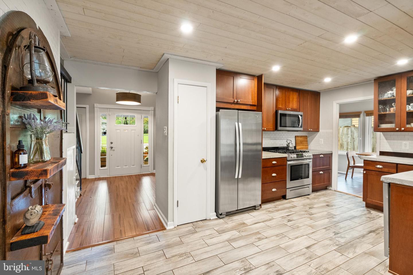 816 SUGARLAND RUN DR, STERLING, Virginia 20164, 4 Bedrooms Bedrooms, ,2 BathroomsBathrooms,Residential,For sale,816 SUGARLAND RUN DR,VALO2100070 MLS # VALO2100070