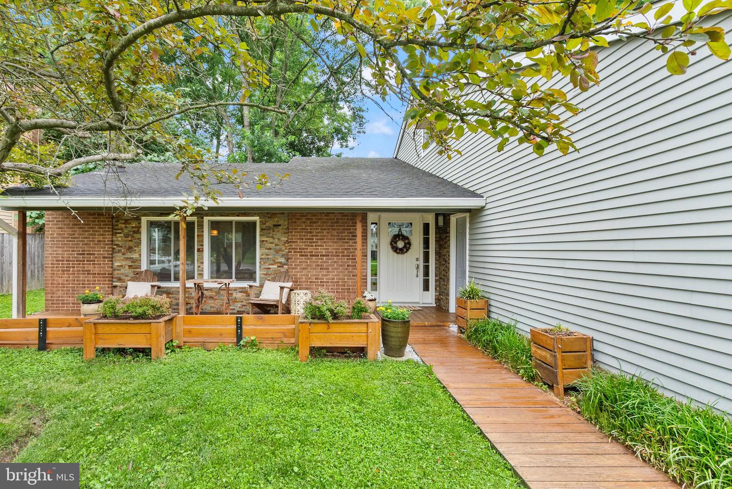 816 SUGARLAND RUN DR, STERLING, Virginia 20164, 4 Bedrooms Bedrooms, ,2 BathroomsBathrooms,Residential,For sale,816 SUGARLAND RUN DR,VALO2100070 MLS # VALO2100070