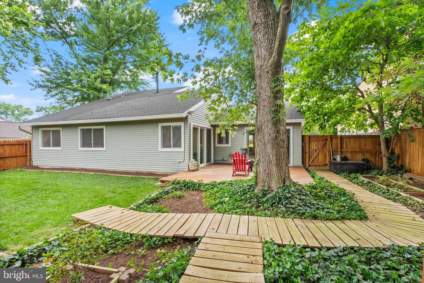 816 SUGARLAND RUN DR, STERLING, Virginia 20164, 4 Bedrooms Bedrooms, ,2 BathroomsBathrooms,Residential,For sale,816 SUGARLAND RUN DR,VALO2100070 MLS # VALO2100070