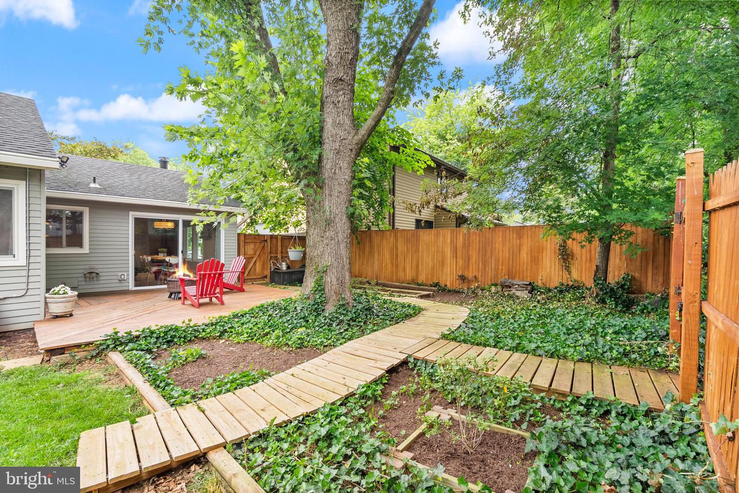 816 SUGARLAND RUN DR, STERLING, Virginia 20164, 4 Bedrooms Bedrooms, ,2 BathroomsBathrooms,Residential,For sale,816 SUGARLAND RUN DR,VALO2100070 MLS # VALO2100070
