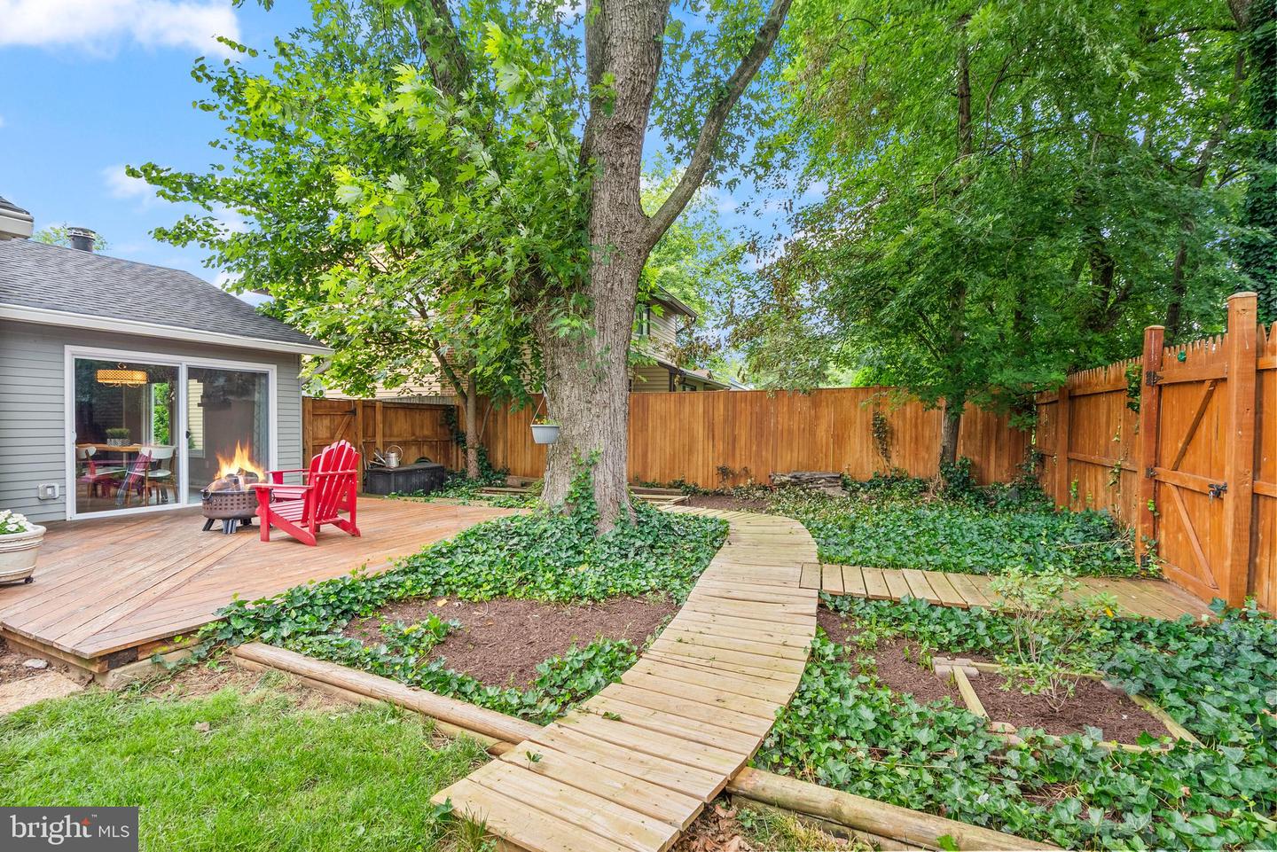816 SUGARLAND RUN DR, STERLING, Virginia 20164, 4 Bedrooms Bedrooms, ,2 BathroomsBathrooms,Residential,For sale,816 SUGARLAND RUN DR,VALO2100070 MLS # VALO2100070