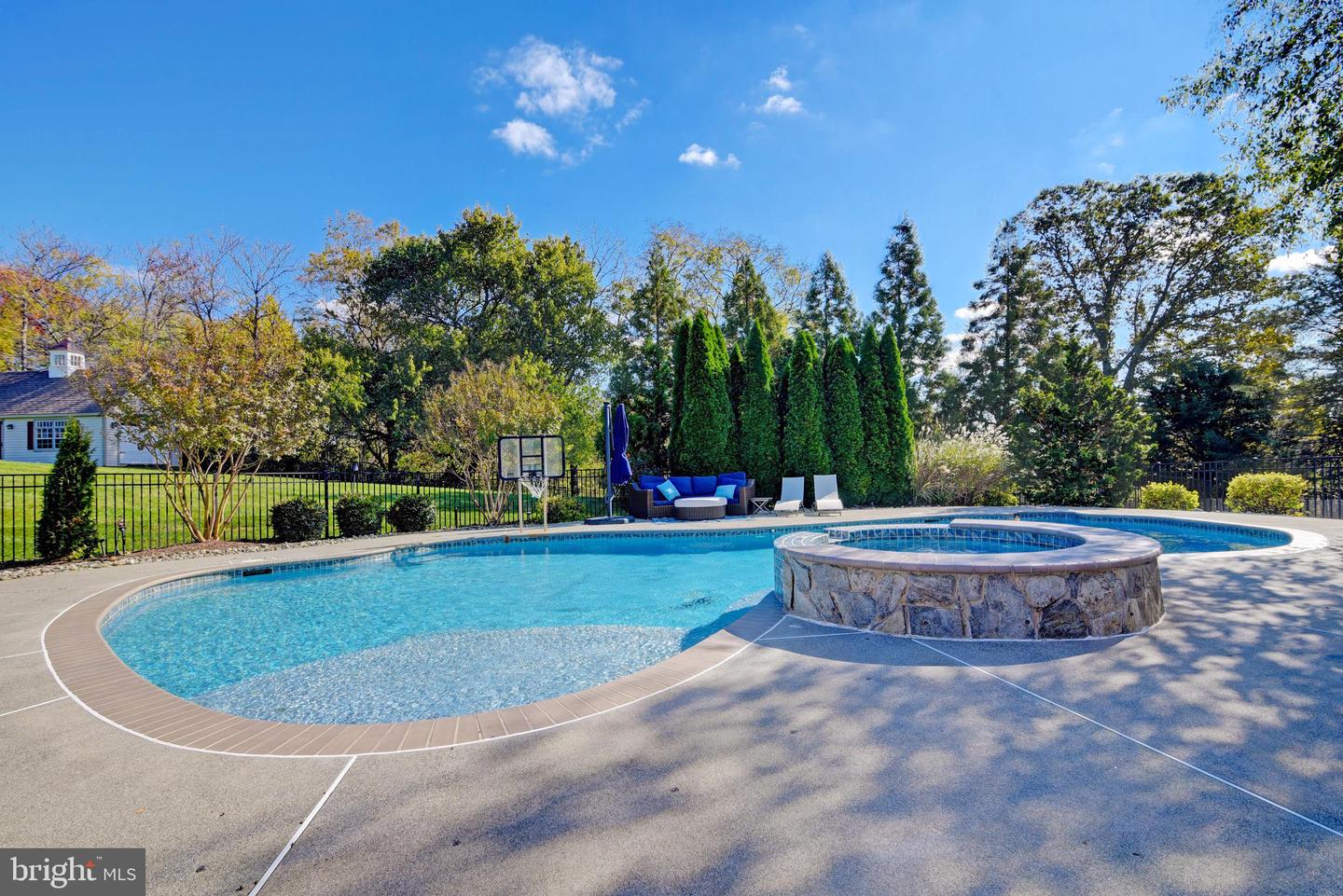 18132 SHENSTONE RUN CT, LEESBURG, Virginia 20175, 4 Bedrooms Bedrooms, ,5 BathroomsBathrooms,Residential,For sale,18132 SHENSTONE RUN CT,VALO2100322 MLS # VALO2100322