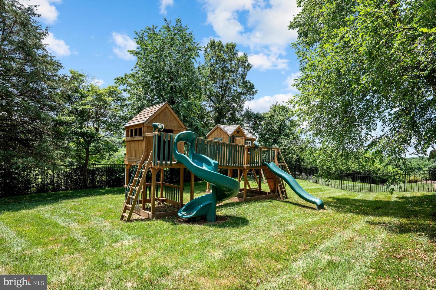 18132 SHENSTONE RUN CT, LEESBURG, Virginia 20175, 4 Bedrooms Bedrooms, ,5 BathroomsBathrooms,Residential,For sale,18132 SHENSTONE RUN CT,VALO2100322 MLS # VALO2100322