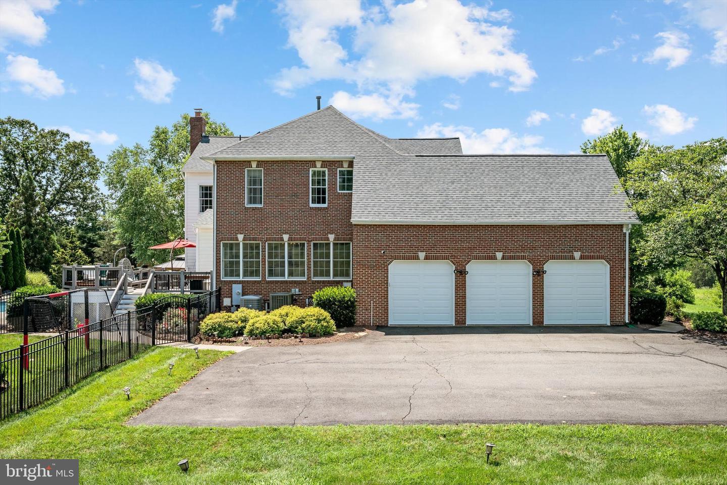 18132 SHENSTONE RUN CT, LEESBURG, Virginia 20175, 4 Bedrooms Bedrooms, ,5 BathroomsBathrooms,Residential,For sale,18132 SHENSTONE RUN CT,VALO2100322 MLS # VALO2100322