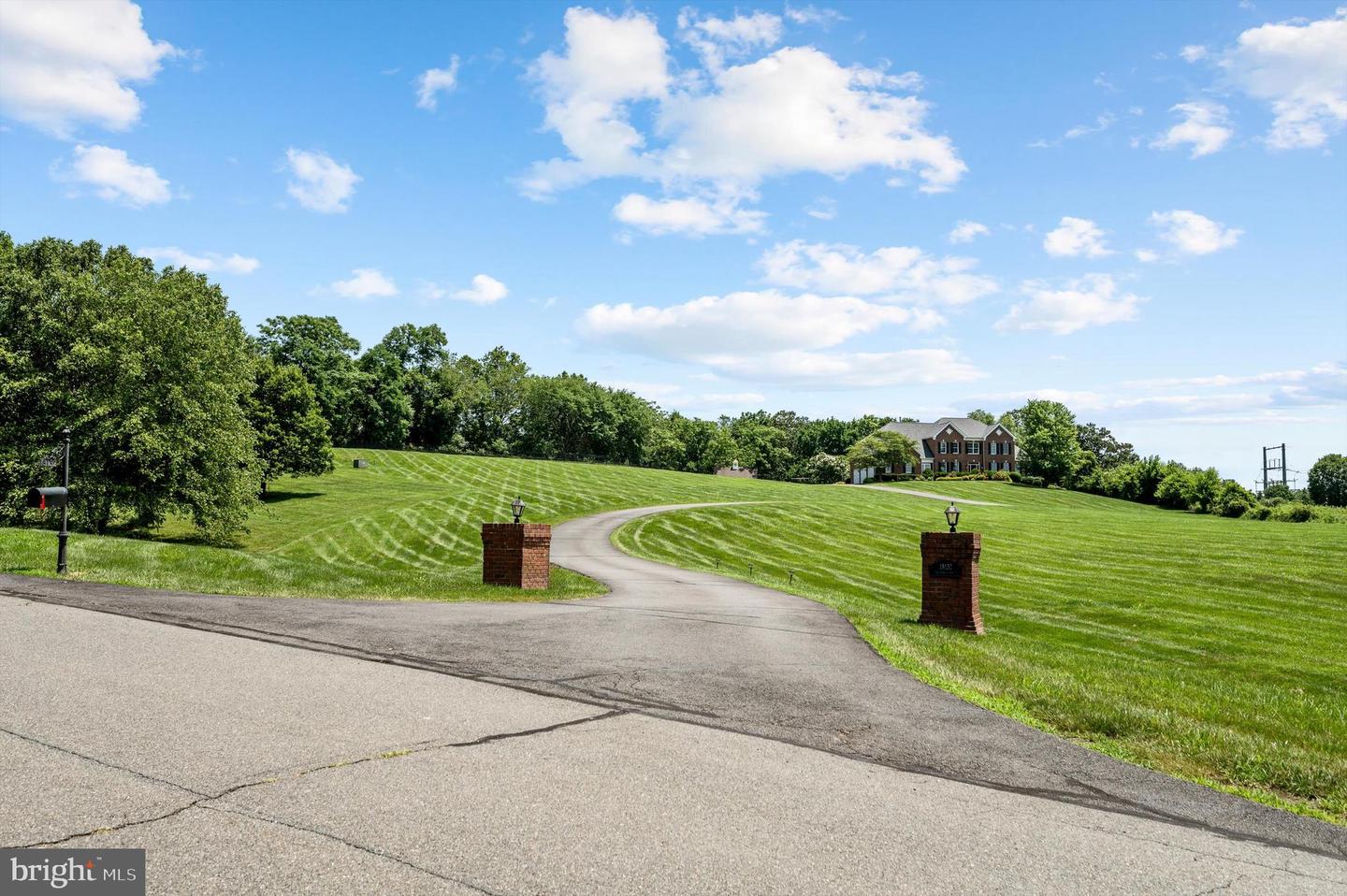 18132 SHENSTONE RUN CT, LEESBURG, Virginia 20175, 4 Bedrooms Bedrooms, ,5 BathroomsBathrooms,Residential,For sale,18132 SHENSTONE RUN CT,VALO2100322 MLS # VALO2100322