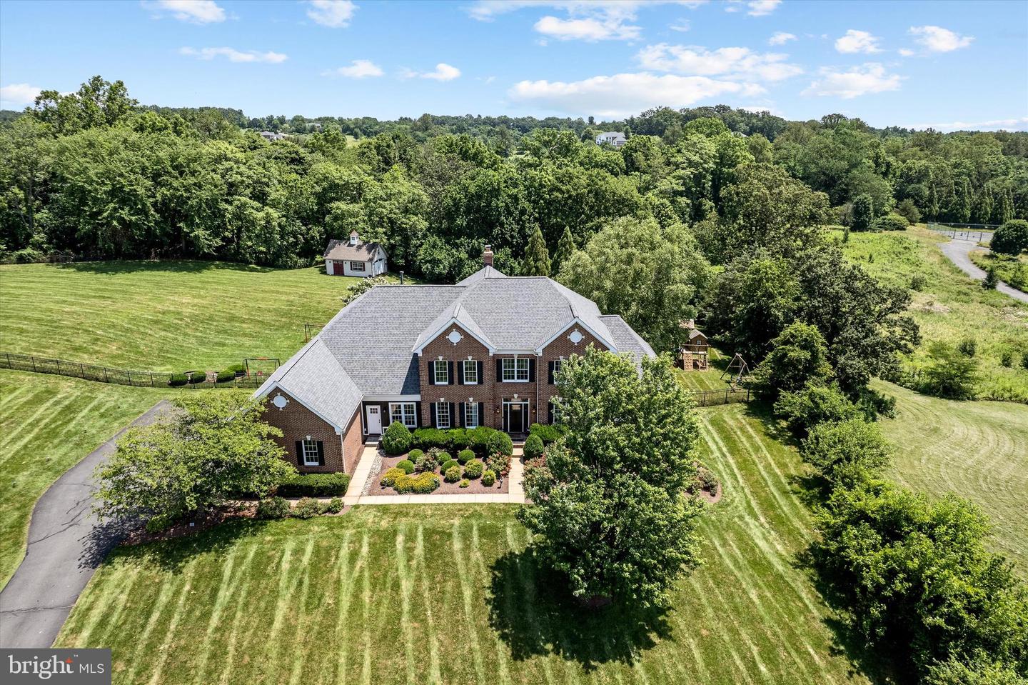 18132 SHENSTONE RUN CT, LEESBURG, Virginia 20175, 4 Bedrooms Bedrooms, ,5 BathroomsBathrooms,Residential,For sale,18132 SHENSTONE RUN CT,VALO2100322 MLS # VALO2100322