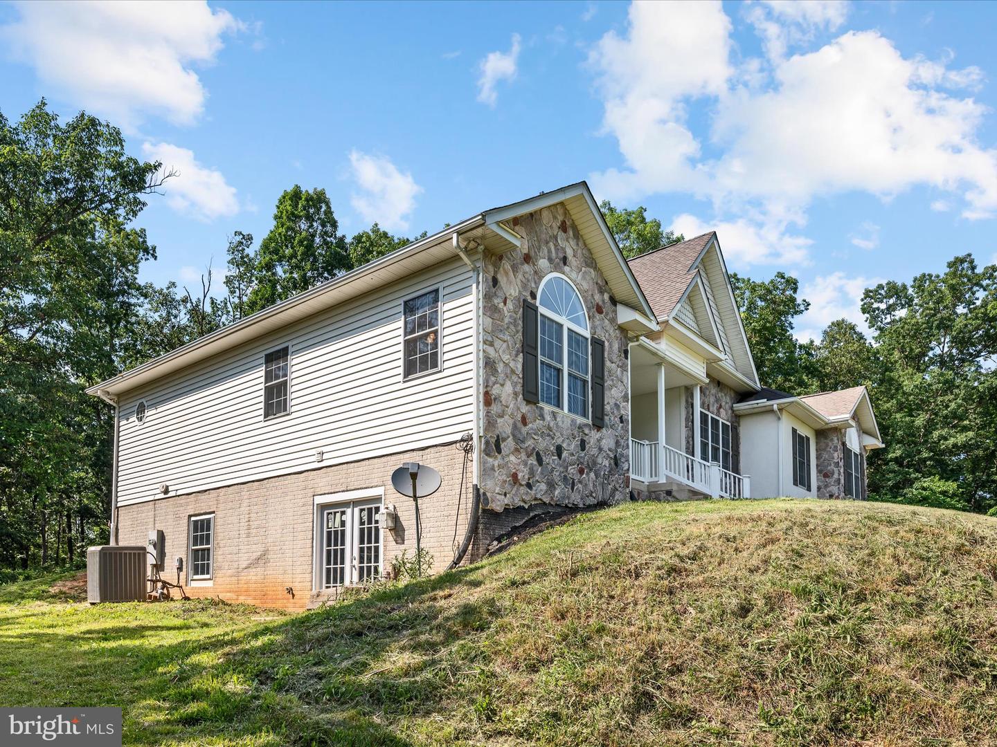 2358 CAVE RIDGE RD, MOUNT JACKSON, Virginia 22842, 3 Bedrooms Bedrooms, ,3 BathroomsBathrooms,Residential,For sale,2358 CAVE RIDGE RD,VASH2011812 MLS # VASH2011812