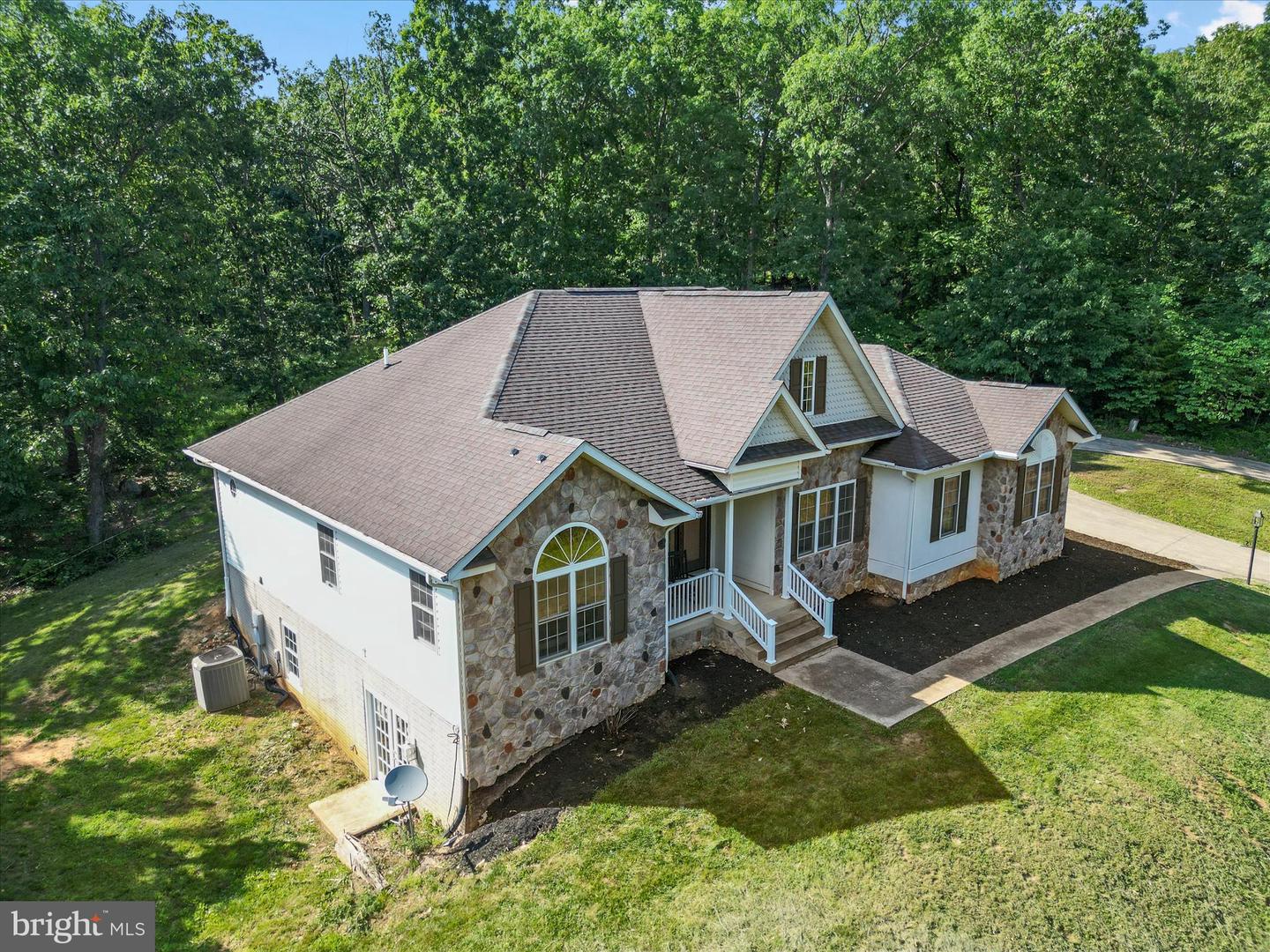 2358 CAVE RIDGE RD, MOUNT JACKSON, Virginia 22842, 3 Bedrooms Bedrooms, ,3 BathroomsBathrooms,Residential,For sale,2358 CAVE RIDGE RD,VASH2011812 MLS # VASH2011812