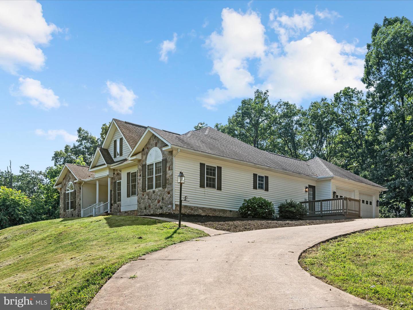 2358 CAVE RIDGE RD, MOUNT JACKSON, Virginia 22842, 3 Bedrooms Bedrooms, ,3 BathroomsBathrooms,Residential,For sale,2358 CAVE RIDGE RD,VASH2011812 MLS # VASH2011812