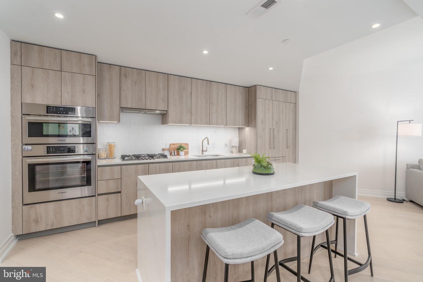 1201 N ROYAL ST #210, ALEXANDRIA, Virginia 22314, 2 Bedrooms Bedrooms, ,2 BathroomsBathrooms,Residential,For sale,1201 N ROYAL ST #210,VAAX2046994 MLS # VAAX2046994